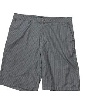 O'neill  men short pant  with pockets on de side . sz 36. grey color and stripes